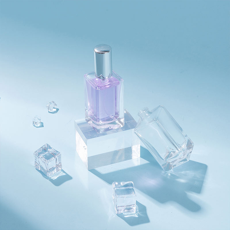 EUCS-0005 flacon en verre de parfum carré de 20 ml avec pompe à parfum à capuchon en aluminium
