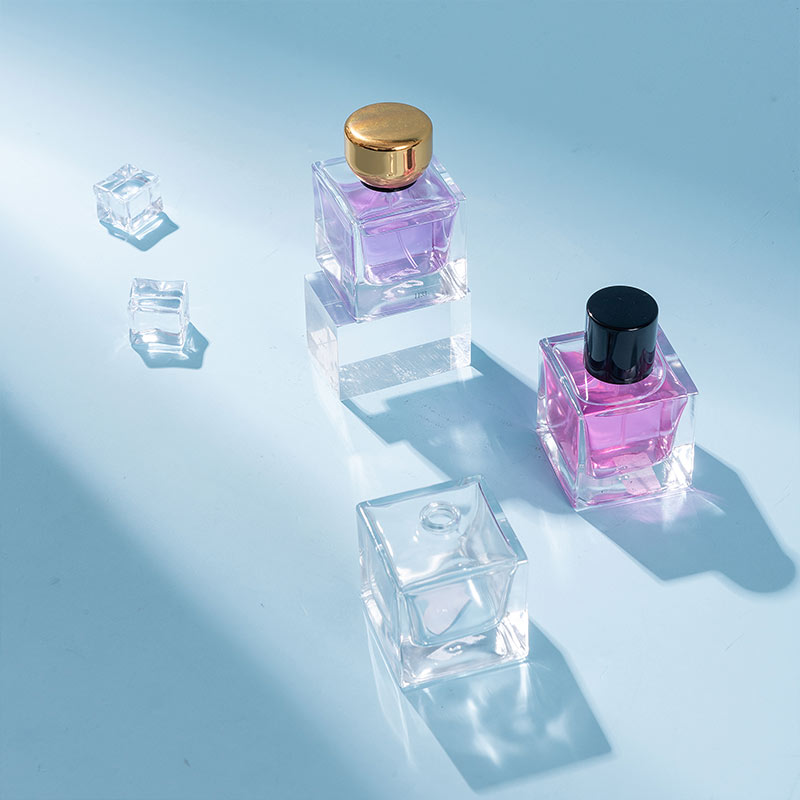 EUCS-0009 frasco quadrado de vidro de perfume de 50ml com tampa magnética preta brilhante